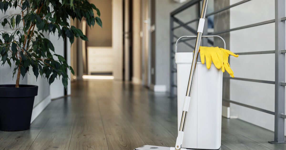 Broom symbolizing broom-clean handover standard