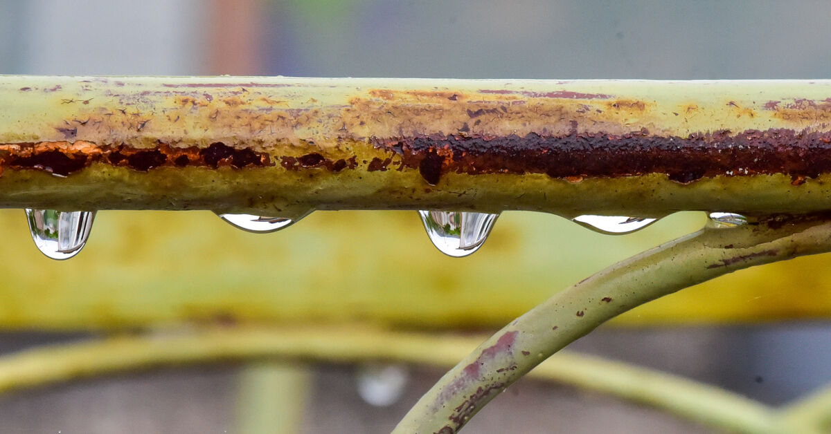 Rusty balcony railing needing cleaning