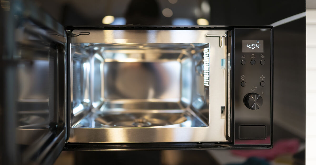 Baking soda absorbing microwave odors