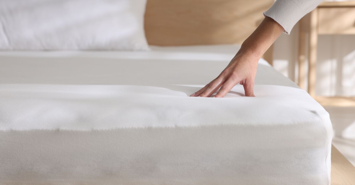 Clean bed with mattress protector